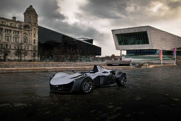 Nâng cấp đầu tiên mà Briggs Automotive Company dành cho mẫu xe BAC Mono 2021 mới này là về sức mạnh. Khối động cơ nhỏ 2,3 lít, 4 xylanh tăng áp vẫn được tin dùng. Các kỹ sư của hãng đã tinh chỉnh lại động cơ này để công suất cực đại đạt được lên mức 332 mã lực và mô-men xoắn cực đại tăng lên thành 400 Nm.