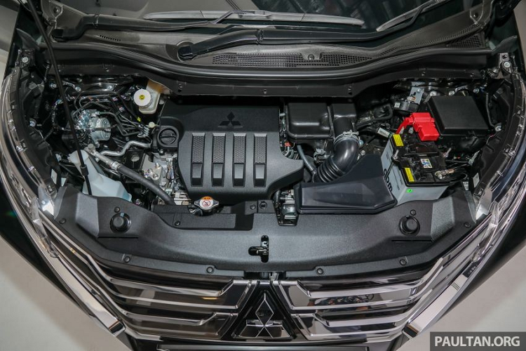 Mitsubishi Xpander tại thị trường Malaysia ssử dụng khối động cơ xăng 4 xi-lanh, hút khí tự nhiên, dung tích 1,5 lít, sản sinh công suất tối đa 105 mã lực tại tua máy 6.000 vòng/phút và mô-men xoắn cực đại 141 Nm tại tua máy 4.000 vòng/phút. Động cơ này kết hợp với hệ dẫn động cầu trước và hộp số tự động 4 cấp. Như vậy, Mitsubishi Xpander tại Malaysia không có tùy chọn hộp số sàn như xe ở Việt Nam.