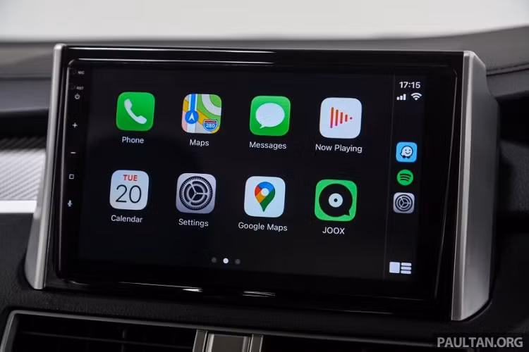 Màn hình cảm ứng 9 inch trên mặt táp-lô, hỗ trợ Apple CarPlay và Android Auto,