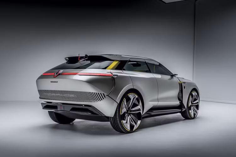 Việc chuyển đổi giữa chế độ City và Travel diễn ra nhanh chóng và đơn giản. Lắp thêm khay pin chỉ mất vài giây. Tùy theo chế độ vận hành, Renault Morphoz sẽ được lắp pin tiêu chuẩn hoặc pin công suất lớn. Có vẻ người lái chỉ cần bấm nút là Renault Morphoz có thể chuyển đổi từ City sang Travel và ngược lại. Phần đuôi đằng sau có cơ chế rãnh trượt.