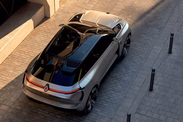 Ở chế độ Travel, Morphoz dài 4,8 m, trục cơ sở tăng lên 2,93 m, thêm không gian chứa pin và khoang lái rộng hơn. Theo đó, xe có thể lắp thêm pin 90 kWh Travel Extender, tăng khoảng cách di chuyển lên 700 km. 