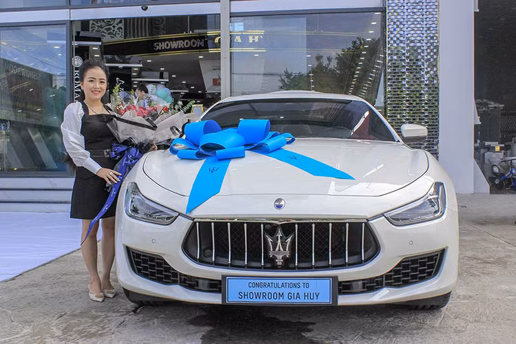 Maserati Ghibli phiên bản 100 xe trên thế giới có khả năng tăng tốc từ vị trí xuất phát lên 100 km/h trong thời gian 5,5 giây, trước khi đạt tốc độ tối đa 267 km/h. Được biết, đây cũng là chiếc xe sang Maserati Ghibli đầu tiên có mặt tại miền Tây Nam Bộ.