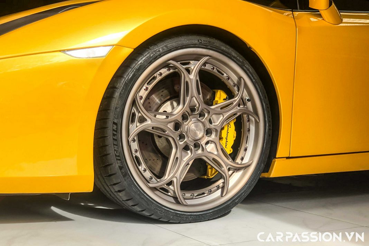 Thương hiệu đem tới rất nhiều những dòng mâm độ khác nhau nhằm đáp ứng phù hợp nhu cầu của những người chơi xe. Bộ mâm trên chiếc Lamborghini Gallardo này thuộc dòng mâm được cấu tạo từ 3 mảnh V.I.P Edition, trong nhánh AP3LX.