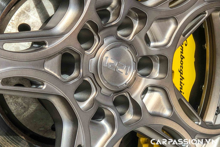 Phiên bản V.I.P được thiết kế lại với các cấu hình chấu mới, thiết kế trục mâm cũng như các bề mặt lắp ráp, từ đó tạo ra mẫu mâm hoàn toàn mới lạ. Tuy nhiên, mẫu mâm thuộc dòng này vẫn được thiết kế dựa trên những mẫu cũ với liên kết các mảnh bằng 20 bu-lông.