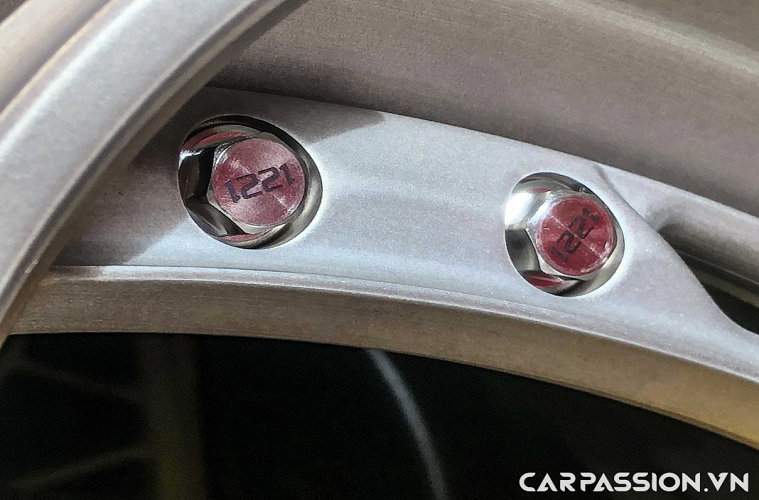 Với thiết kế cải tiến từ AP2X, mâm AP3LX được thiết kế lại với cấu trúc 3 mảnh ghép lại, đồng thời giảm số lượng bu-lông từ 40 chiếc xuống còn 20 chiếc, đi kèm với đó là thiết kế theo tầng có chiều sâu, đem lại một vẻ đẹp mới lạ, hấp dẫn đối với người nhìn.