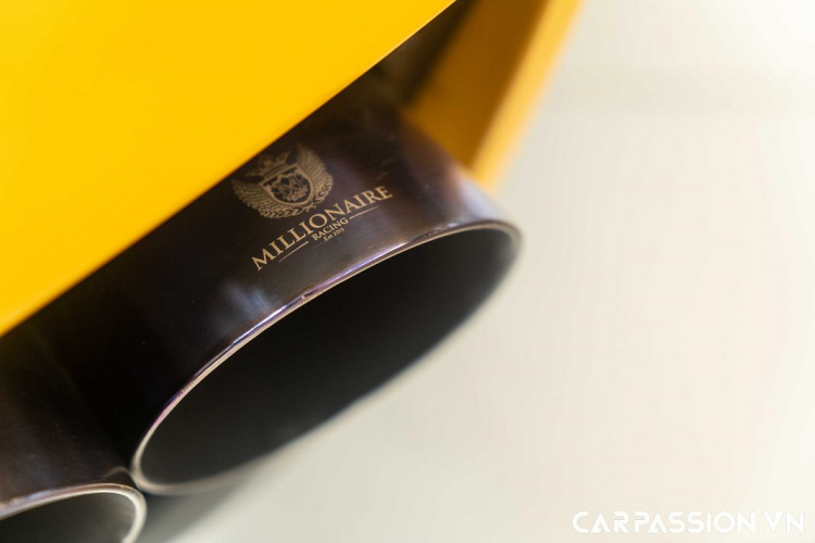 Bộ mâm mới được trang bị cho chiếc Lamborghini Gallardo này đến từ thương hiệu mâm độ có phần “mới lạ” với những người chơi xe tại Việt Nam mang tên 1221 Wheels. Đây là một thương hiệu trẻ đến từ California, Mỹ và được biết đến với rất nhiều những mẫu mâm xe được thiết kế, hoàn thiện một cách cầu kì cùng tính thẩm mĩ cao, không giống với thiết kế của những hãng mâm khác.