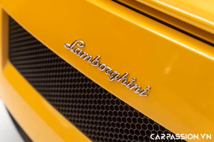 Bộ mâm trên chiếc Gallardo được sơn màu xám Matte Titanium đầy hấm hố, kết hợp với đó là các phần ốp tâm bánh xe cũng được hoàn thiện với chất liệu titan.