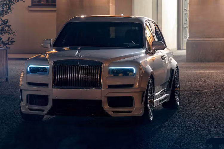 Hãng độ Đức cho biết một bộ giới hạn tốc độ tối đa được lập trình để khởi động ở tốc độ 250km / giờ nhằm đảm bảo khả năng vận hành và sự an toàn do trọng lượng của xe.