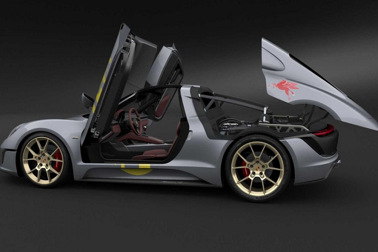 Mẫu 550 Coupe nguyên bản năm xưa chỉ có một động cơ 4 xi-lanh phẳng cỡ nhỏ trong khi Porsche hình dung phiên bản thời hiện đại của nó với “một động cơ 8 xi-lanh gào rú cực đã tai”. Không rõ liệu công ty Đức có phải đang ám chỉ động cơ hút khí tự nhiên V8 dung tích 4.6 lít, sản sinh 600 mã lực được lắp trong 918 Spyder hay là một động cơ sáng chế mới.