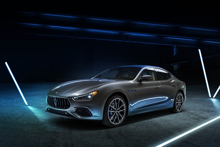 Không phải ngẫu nhiên mà Ghibli được lựa chọn để hãng xe sang Maserati trình làng công nghệ hybrid. Đây là sản phẩm bán chạy bật nhất của Maserati với doanh số hơn 100.000 chiếc kể từ khi thế hệ Ghibli mang tên mã M157 ra mắt vào năm 2013.