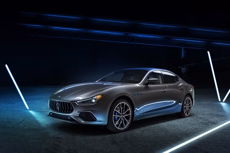 Không phải ngẫu nhiên mà Ghibli được lựa chọn để hãng xe sang Maserati trình làng công nghệ hybrid. Đây là sản phẩm bán chạy bật nhất của Maserati với doanh số hơn 100.000 chiếc kể từ khi thế hệ Ghibli mang tên mã M157 ra mắt vào năm 2013.