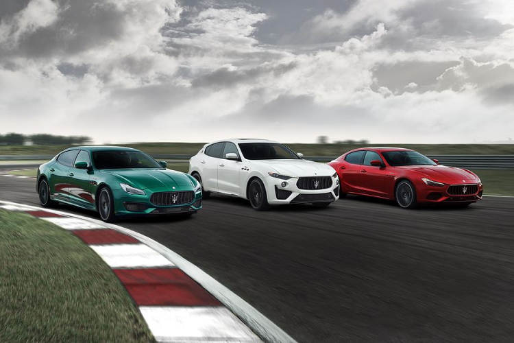 Để nhấn mạnh Maserati là biểu tượng nước Ý, Maserati đã dùng những màu sắc của Quốc kỳ để làm tông màu chủ đạo cho ba mẫu xe ra mắt lần này: màu xanh cho Quattroporte, màu trắng cho Levante và màu đỏ cho Ghibli, kết hợp giữa những chi tiết mạ chrome cùng với phần ốp màu đỏ sáng bóng đã tạo ra một vẻ ngoài mạnh mẽ và thanh lịch.