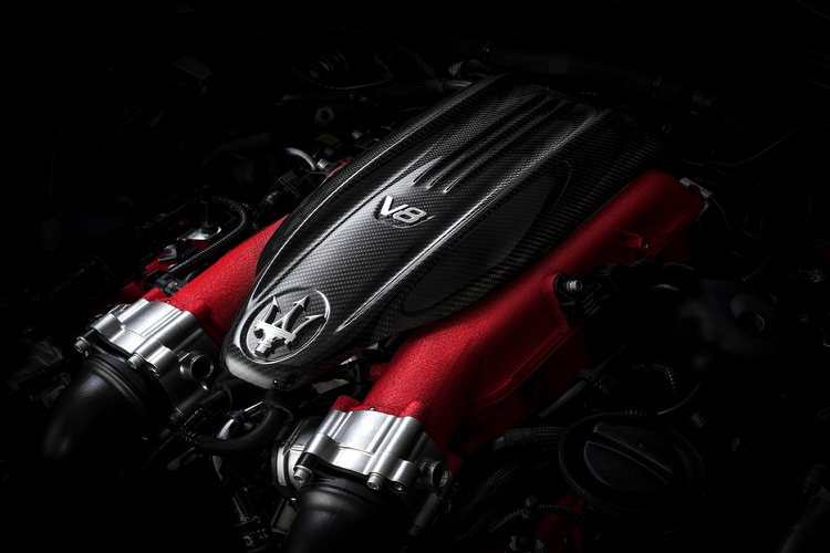 Động cơ V8 trước đó đã được trang bị cho phiên bản sedan Quattroporte GTS 530 mã lực, nhưng đến tận hôm nay, Maserati mới thực sự sử dụng động cơ V8 có công suất tối đa lên tới 580 mã lực cho sedan Ghibli, Quattroporte Trofeo và chiếc SUV Levante* Trofeo đáp ứng được các tiêu chuẩn khí thải và tiết kiệm nhiên liệu.