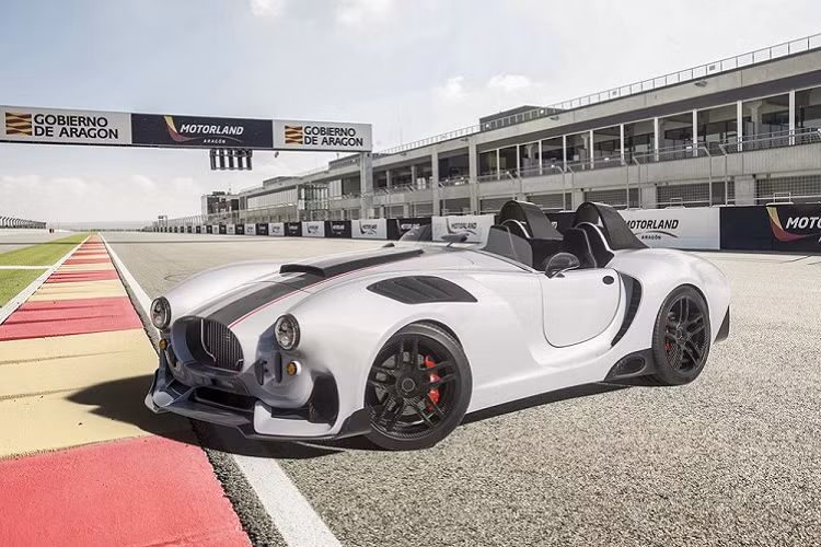 Knight International là một công ty nổi tiếng nhờ bán những chiếc hypercar và xe độ cực hiếm, nhưng gần đây, họ đã quyết định thử vận may với việc tự sản xuất xe. Mẫu xe đầu tiên của họ sẽ được gọi là Knight Vision R 2021 mới và nó nhắm mục tiêu kết hợp dáng vẻ xe đua cổ điển từ thập niên 1960 với “tiêu chuẩn cao nhất” của ngày hôm nay.