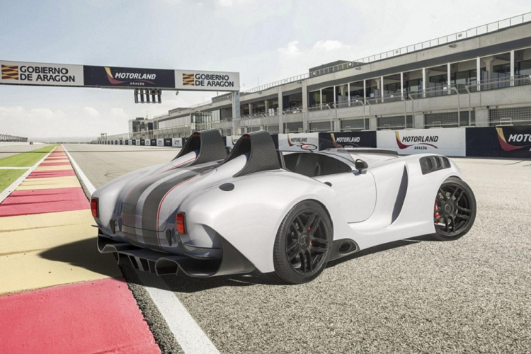 Trên khía cạnh động lực, chiếc xe sẽ có trang bị một khối động cơ siêu nạp V8 dung tích 5.2 lít sản sinh 760 mã lực kết hợp hệ dẫn động cầu sau. Nó cũng sẽ được bổ trợ bởi 2 mô tơ điện sản sinh 350 mã lực và vận hành bánh trước. Do vậy, sự kết hợp này có thể mang tới cho xe hệ dẫn động 4 bánh AWD và công suất tổng hợp 1.110 mã lực.