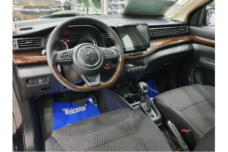 Không chỉ Suzuki Ertiga số tự động, nhiều đại lý Mitsubishi trên toàn quốc mới đây cũng giảm giá cho Xpander số tự động mang số VIN 2019 với mức giảm lên đến 55 triệu đồng. Cụ thể, Xpander AT được ghi nhận được giảm từ 620 triệu đồng xuống còn 565 triệu đồng trên mức giá niêm yết dành cho những xe mang số VIN 2019 cũ.