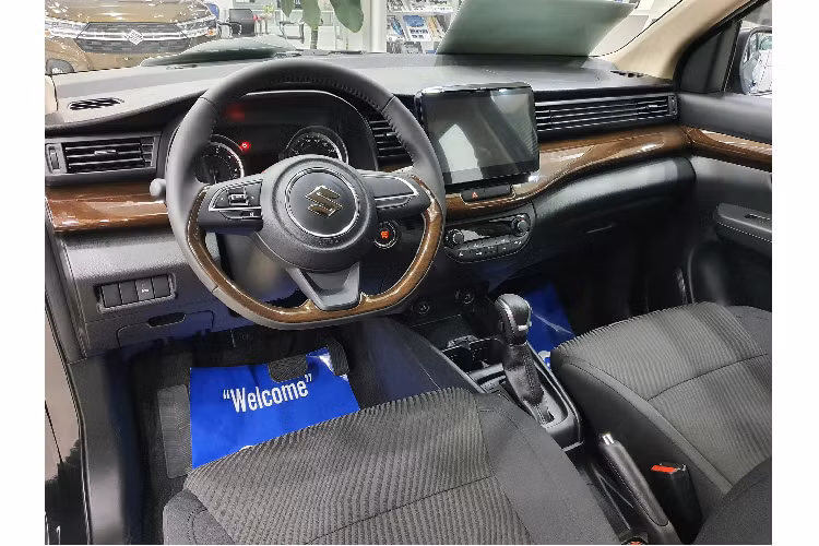 Không chỉ Suzuki Ertiga số tự động, nhiều đại lý Mitsubishi trên toàn quốc mới đây cũng giảm giá cho Xpander số tự động mang số VIN 2019 với mức giảm lên đến 55 triệu đồng. Cụ thể, Xpander AT được ghi nhận được giảm từ 620 triệu đồng xuống còn 565 triệu đồng trên mức giá niêm yết dành cho những xe mang số VIN 2019 cũ.