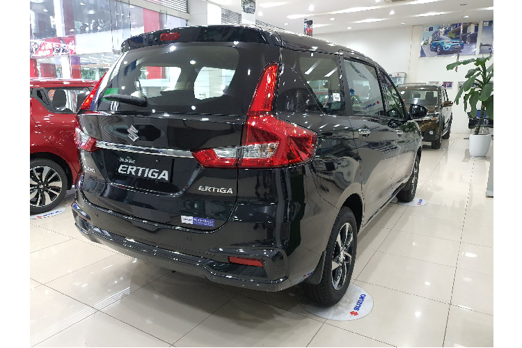 Nếu không giảm giá cho Ertiga Limited, thì chắc chắn số đông sẽ lựa chọn Ertiga Sport có giá cao hơn 4 triệu, để được nâng cấp thêm 2 trang bị đáng giá: Cân bằng điện tử và Khởi hành ngang dốc.