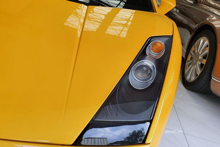 Những cải tiến về mặt kỹ thuật đã khiến bộ mâm trở nên nhẹ hơn rất nhiều so với các bộ mâm thông thường. Điều này là một ưu điểm khi áp dụng trên các mẫu siêu xe thể thao. Bên cạnh mâm xe, phía đuôi xe còn có sự xuất hiện của một cánh gió nhỏ nhằm tăng tính ổn định cho thân xe khi vận hành ở tốc độ cao.