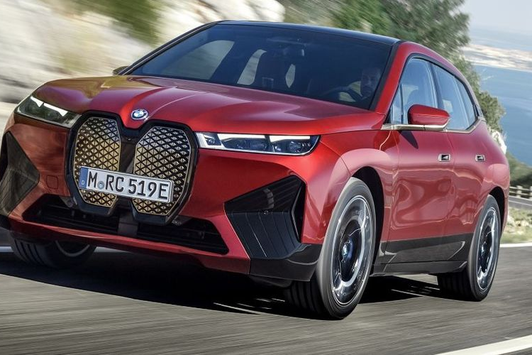 Giống như i3s, iX có thể sẽ được hưởng lợi từ việc miễn thuế khi về Malaysia. Malaysia là một trong những nước Đông Nam Á đầu tiên sớm được ra mắt các sản phẩm mới của BMW. Hồi đầu tháng 12 năm nay, thị trường Malaysia đã có được BMW M3 G80 và M4 Competition G82 chỉ hai tháng sau khi cặp đôi này trình làng thế giới.