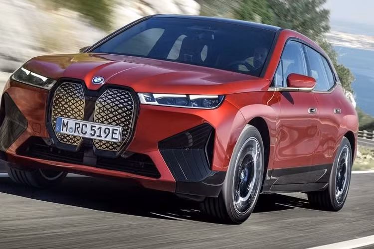 Giống như i3s, iX có thể sẽ được hưởng lợi từ việc miễn thuế khi về Malaysia. Malaysia là một trong những nước Đông Nam Á đầu tiên sớm được ra mắt các sản phẩm mới của BMW. Hồi đầu tháng 12 năm nay, thị trường Malaysia đã có được BMW M3 G80 và M4 Competition G82 chỉ hai tháng sau khi cặp đôi này trình làng thế giới.