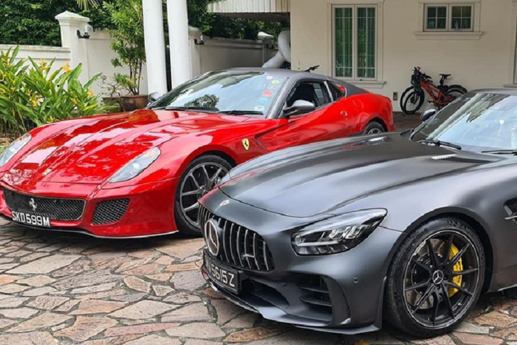 Rất khó để nhận định được 2 chiếc siêu xe Mercedes-AMG GT R mui trần và Ferrari 599 GTO hàng hiếm, chiếc nào có giá cao hơn, tuy nhiên, hiện tại dòng siêu xe Ferrari 599 GTO đã qua sử dụng đã có giá bán lại tăng gấp 2 đến 3,5 lần so với mức giá trên 350.000 đô la của xe ra mắt vào năm 2010. Trong số 599 chiếc được sản xuất trên toàn thế giới, ước tính có trên 3 chiếc về định cư tại Singapore với giá lăn bánh trên 1 triệu đô la.