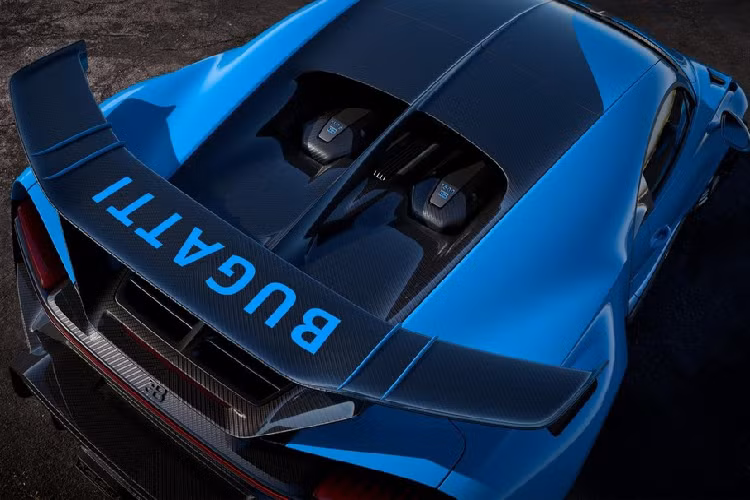 Đáng tiếc là hãng Bugatti chỉ dự định sản xuất đúng 60 chiếc Chiron Pur Sport từ nửa cuối năm nay. Giá xe Bugatti Chiron Pur Sport sẽ được bán ra thị trường chưa thuế lên đến 3,2 triệu Euro (khoảng 3,55 triệu USD hoặc 82,6 tỷ đồng).