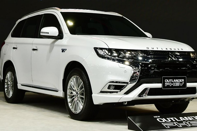 Ở thị trường Indonesia và Philippines, mẫu xe SUV Mitsubishi Outlander PHEV vốn được nhập khẩu nguyên chiếc. Trong khi đó, mẫu xe này ở thị trường Thái Lan lại là xe lắp ráp nội địa. Dự kiến, những chiếc Mitsubishi Outlander PHEV đầu tiên lắp ráp tại Thái Lan sẽ xuất xưởng từ nhà máy Laem Chabang vào tháng sau.