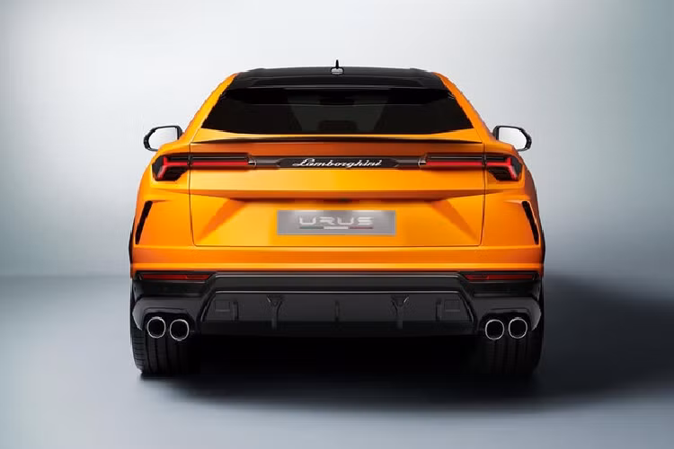 Về trang bị đi kèm, Lamborghini Urus 2021 có chìa khóa mới, tùy chọn gói trợ giúp đỗ xe nâng cấp Parking Assistance Package, hệ thống âm thanh cao cấp mới Sensonum (17 loa, ampli 730 W).