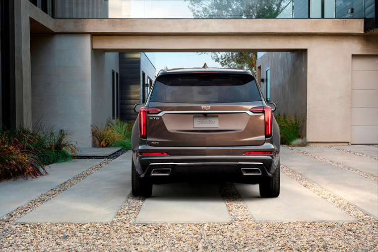 Giờ đây, AddArmor đã hé lộ sản phẩm mới nhất: một chiếc Cadillac XT6 2020 bọc giáp mà được quảng cáo là “xe crossover an toàn nhất thế giới”. Gói trang bị an ninh mới của AddArmor đã thay thế cửa sổ ban đầu của XT6 với loại kính chống đạn và chống vỡ. Để tăng thêm sức chống đỡ trước các nguy cơ không mong muốn, họ cũng đã lắp bên những tấm bảo vệ đạn đạo ở trong mỗi cánh cửa.
