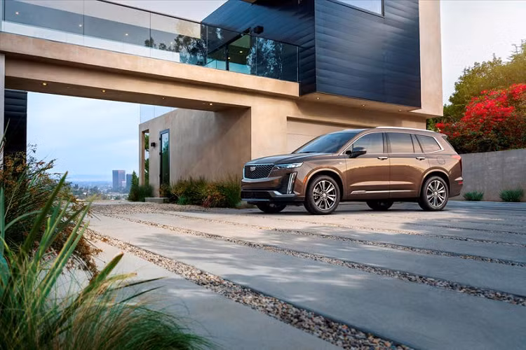 Cộng thêm giá tiêu chuẩn của một chiếc XT6, giá xe Cadillac XT6 bọc giáp với khoảng 80.000 USD (tương đương 1,85 tỷ đồng).