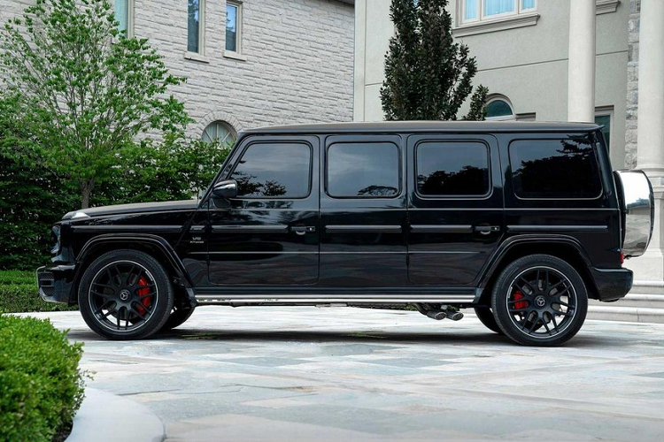 Đương nhiên, Inkas không chỉ “đắp” thêm hàng tá tính năng tiện nghi, sang chảnh cho xe. Tương tự với mẫu G63 trước, chiếc limo này có bọc giáp đạt tiêu chuẩn bảo vệ CEN 1063 BR6. 