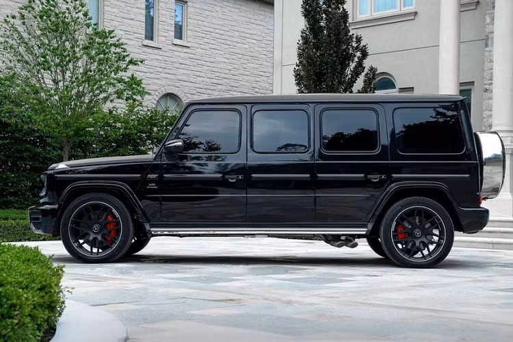 Đương nhiên, Inkas không chỉ “đắp” thêm hàng tá tính năng tiện nghi, sang chảnh cho xe. Tương tự với mẫu G63 trước, chiếc limo này có bọc giáp đạt tiêu chuẩn bảo vệ CEN 1063 BR6. 