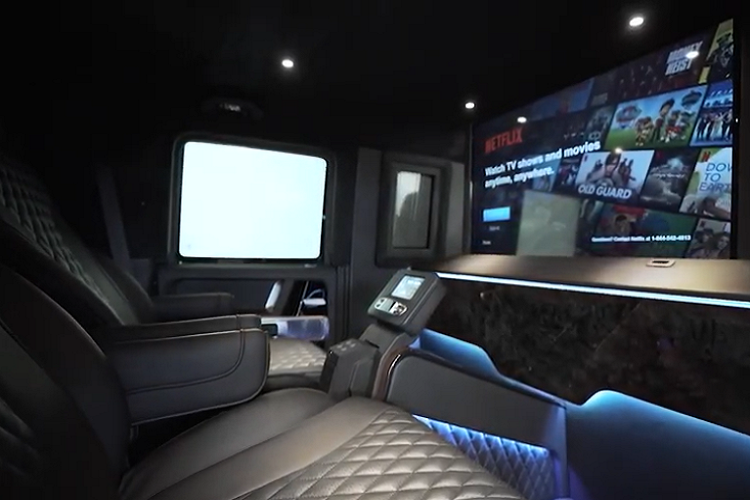 Inkas nói rằng chiếc người mua có thể đặt hàng Mercedes-AMG G63 Limo bọc giáp với nhiều bố cục nội thất khác nhau tùy theo nhu cầu của mình. 