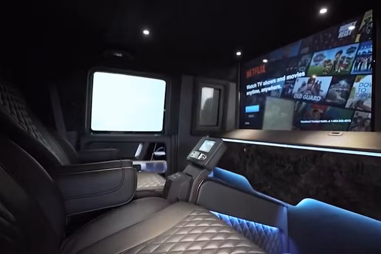 Inkas nói rằng chiếc người mua có thể đặt hàng Mercedes-AMG G63 Limo bọc giáp với nhiều bố cục nội thất khác nhau tùy theo nhu cầu của mình. 