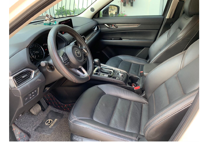 Mazda CX-5 2.5AT AWD Signature chính là phiên bản cao cấp nhất trong 9 phiên bản hiện tại của dòng CX-5, đây chính là CX-5 thuộc thế hệ 6.5 được Thaco giới thiệu lần đầu vào tháng 7/2018.