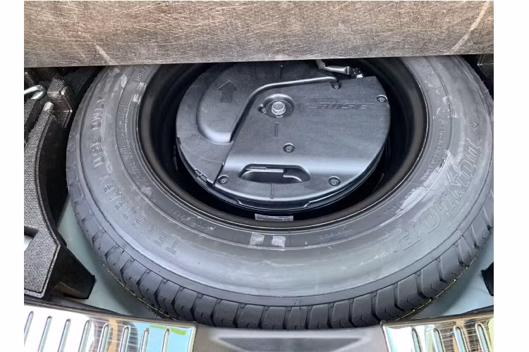 Điểm nổi bật của Mazda CX-5 2.5AT AWD Signature bản full options chính là hệ thống an toàn chủ động cao cấp Mazda i-Activsense mới đi kèm với một loạt các tính năng tiên tiến trong phân khúc như: Cảnh báo điểm mù, cảnh báo lệch làn, cảnh báo phương tiện cắt ngang khi lùi, cảnh báo vật cản phía trước và camera 360 độ.