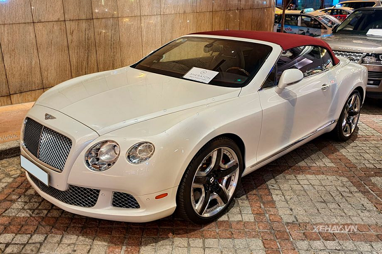 Khi đặt cạnh những người anh em như Mulsanne, Flying Spur hay Bentayga, Bentley Continental GTC mui trần là một cái tên không quá phổ biến tại Việt Nam. Nguyên nhân chủ yếu của việc này phần nhiều tới từ thiết kế trần bằng vải chưa thực sự phù hợp với khí hậu nước ta. Tuy nhiên, điều đó không có nghĩa với việc đây là một mẫu xe thiếu sức hút.