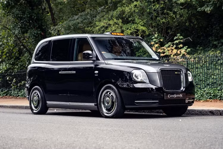 London EV Company Limited (LEVC), trước đây gọi là The London Taxi Corporation Limited, là một thương hiệu xe taxi lừng danh thế giới mà giờ đây thuộc sở hữu của tập đoàn Geely Trung Quốc. Tại Triển lãm Ô tô Bắc Kinh 2020 vừa qua, Geely đã giới thiệu một mẫu phiên bản độ xe taxi LEVC TX nhằm mục đích trưng bày. Giờ đây, chính LEVC đã vén màn một mẫu taxi cực sang mới để phục vụ thị trường quê nhà Anh Quốc.
