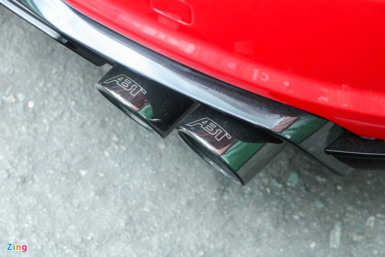 Đuôi xe chỉ được thay đổi nhẹ với cản va mới và hệ thống ống xả.