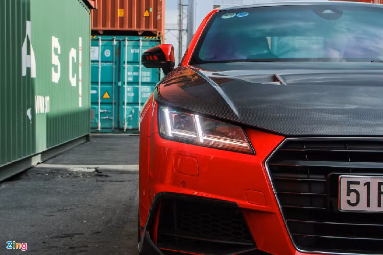 Hệ thống đèn chiếu sáng của Audi TT gồm các tùy chọn xenon-plus, LED hoặc LED ma trận. Đèn daylight LED là trang bị tiêu chuẩn.