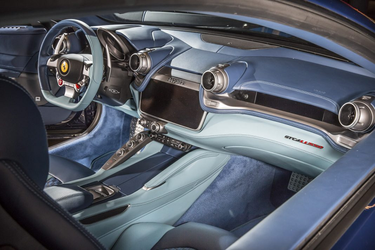 Ferrari ra mắt GTC4 Lusso vào cuối năm 2016 nhằm thay thế Ferrari FF trước đó. Chiếc xe sở hữu nhiều nâng cấp so với FF trước đó. Vẻ ngoài hiện đại hơn với đèn trước LED, lưới tản nhiệt đơn với ba dải mạ crôm nằm ngang, được tạo ra để làm mát động cơ, đồng thời mang đến vẻ hầm hố cho xe.