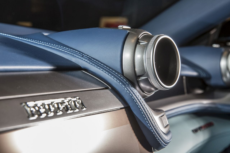 Ferrari GTC4 Lusso được trang bị động cơ V12 dung tích 6.3 lít, hút khí tự nhiên, có khả năng tạo ra công suất cực đại 681 mã lực tại vòng tua máy 8.000 vòng/phút và mô-men xoắn cực đại 700 Nm tại tua máy 5.500 vòng/phút.