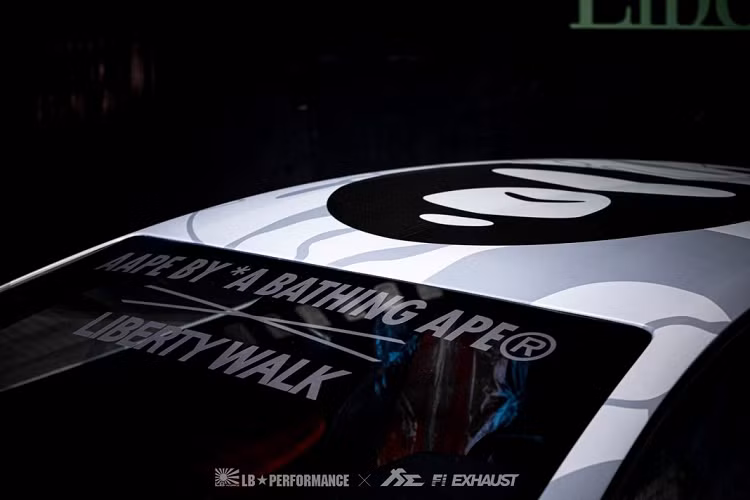 Nguyên bản, “siêu bò” Lamborghini Aventador được trang bị động cơ V12 dung tích 6,5 lít hút khí tự nhiên, tạo ra công suất cực đại 691 mã lực và mô-men xoắn cực đại 690 Nm.