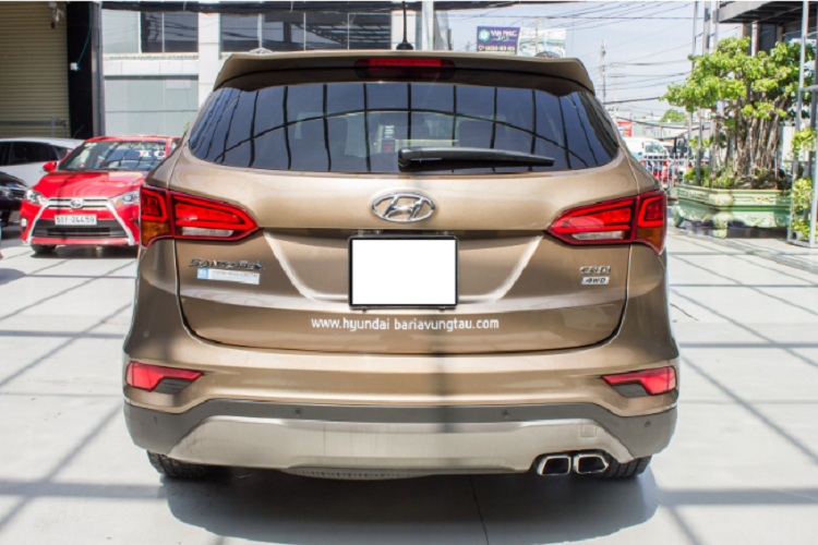 Có mặt tại Việt Nam từ năm 2007, trải qua gần 15 năm có mặt trên thị trường, dòng xe SUV Hyundai SantaFe đã gầy dựng được một vị thế vững chắc trong phân khúc, SantaFe đã được đông đảo khách hàng tín nhiệm và đánh giá cao, đặc biệt là phiên bản máy dầu bền bỉ và kinh tế.