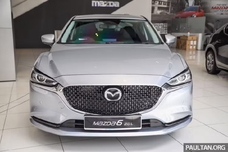 Về mặt an toàn, Mazda6 2.0L Sedan 2020 mới được trang bị 6 túi khí, ABS, EBD, EBA, kiểm soát ổn định động, kiểm soát lực kéo, hỗ trợ leo dốc, xuống dốc, ghế an toàn trẻ em Isofix và hệ thống cảnh báo thắt dây an toàn cho hàng ghế trước. Các tùy chọn màu sắc cho Mazda 6 bao gồm Soul Red Crystal, Machine Grey, Snowflake White Pearl, Deep Crystal Blue, Sonic Silver, Titanium Flash và Jet Black. Khách hàng mua xe đều nhận được gói bảo hành 5 năm hoặc 100.000km và gói bảo trì miễn phí 