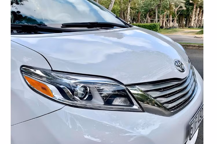 Cách đây gần 10 năm, xe MPV 7 chỗ cỡ lớn tại Việt Nam có rất ít sự lựa chọn, thời điểm đó “vua phân khúc” Kia Sedona hiện tại vẫn chưa được THACO lắp ráp và phân phối. Thời điểm đó, Toyota Sienna được nhập về Việt Nam rất nhiều, nhất là thế hệ thứ 2 (2004 – 2019).