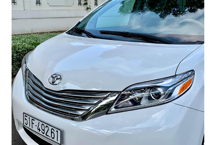 Tại thị trường Việt Nam, đã có một thời gian xe nhập Mỹ rất được ưa chuộng và Toyota Sienna nằm trong đó cùng với những cái tên như: Toyota Highlander/Venza/Camry (Mỹ) hay Acura MDX đã từng “làm mưa làm gió”.