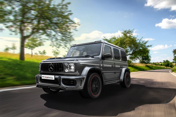 Nhưng khi có sự "nhúng tay" của PerformanceMaster, Mercedes-AMG G63 2020 độ có sức mạnh mới và dễ dàng tăng tốc từ 0 - 96 km/h chỉ trong 3,9 giây trước khi cán tốc độ tối đa 260 km/h.