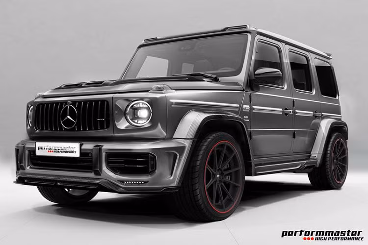PerformanceMaster đã nâng cấp sức mạnh của Mercedes-AMG G63 mới bằng việc lắp đặt các bộ tăng áp mới, đồng thời tinh chỉnh nhiều chi tiết khác như làm mới phần mềm ECU, kết quả là khối đông cơ tăng áp kép V8 4.0L của AMG G63 đã sản sinh công suất lên tới 794 mã lực và mô-men xoắn cực đại 1.020 Nm.